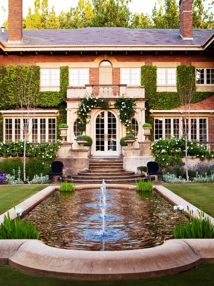 Formal plantings and classic proportions belie the atmosphere of softness and warmth in [this vast Melbourne garden](https://www.homestolove.com.au/verdant-formal-garden-by-paul-bangay-20619|target="_blank") designed by Paul Bangay.