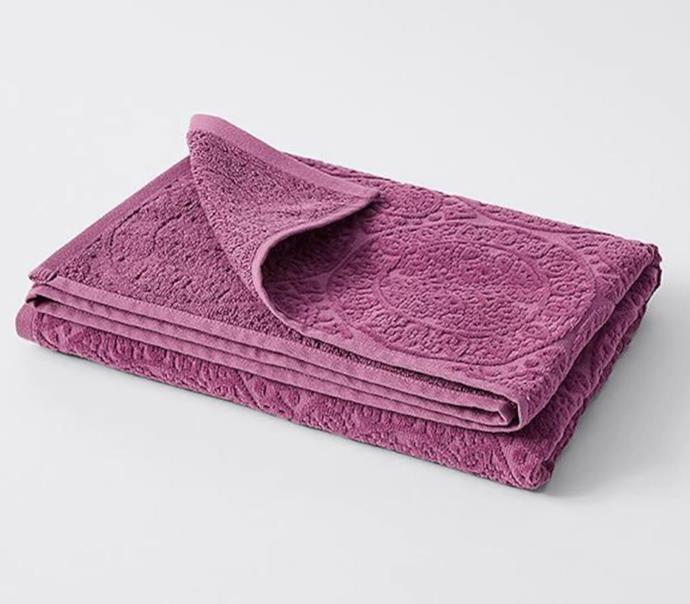 'Ava' **bath towel** in rose, $15, from [Target](https://www.target.com.au/p/ava-bath-towel/60717184|target="_blank"|rel="nofollow").