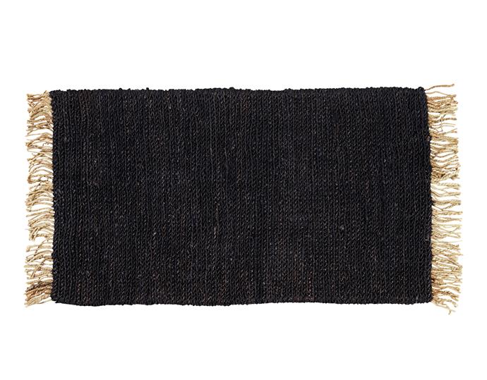 **ON THE FRINGE**<br>
Dark woven hemp contrasts with a neutral fringed edge for a warm welcome. **[Sahara hemp entrance mat, from $190, Armadillo](https://armadillo-co.com/product/sahara-weave-entrance-mat/|target="_blank"|rel="nofollow")**.