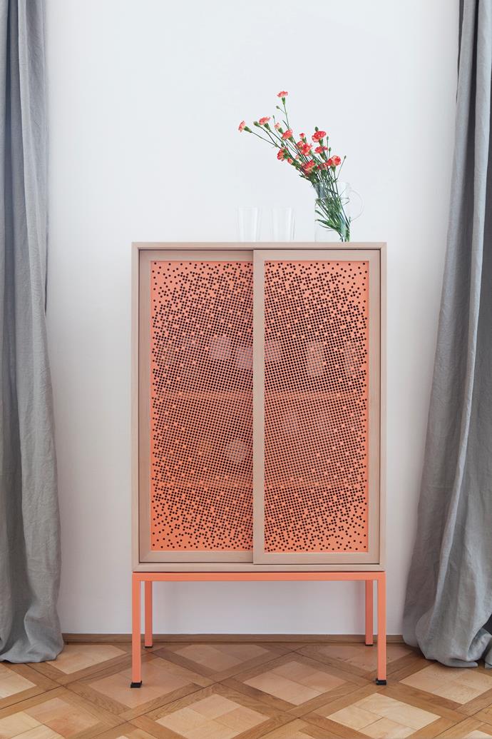 Nina's Mashrabeya cabinet evokes mystery. The name is derived from the Arabic "Maschrabiyya", which refers to decorative wooden frames that were used in houses and palaces.