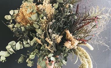 How to make a dried floral arrangement