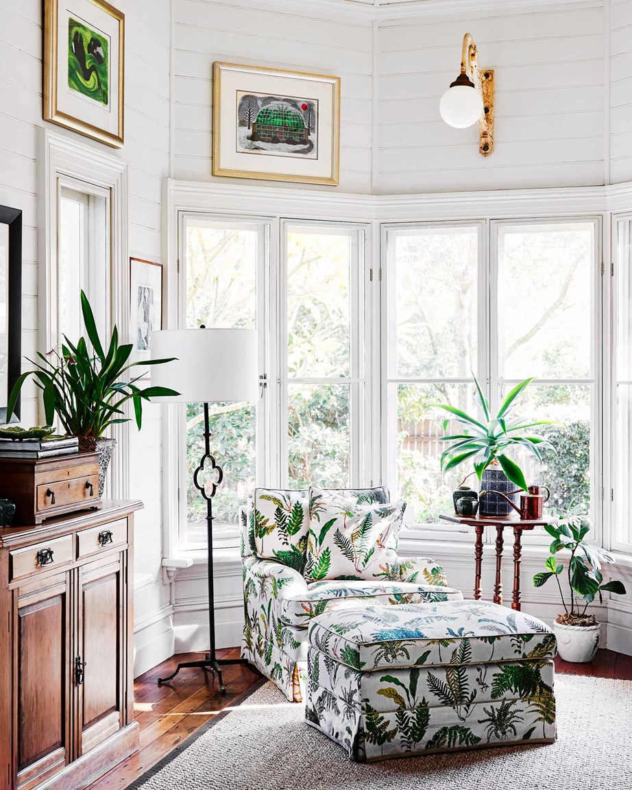 Mixing, rather than matching, is the secret to the warm, welcoming feel of this sitting room in a [restored manse in Berry, NSW](https://www.homestolove.com.au/family-home-renovated-manse-berry-nsw-19371|target="_blank"). A chaise and ottoman upholstered in Schumacher Les Fougeres fabric from Grant Dorman Interior Products sets the colour scheme, with more vibrant greens introduced through artwork and indoor plants.
