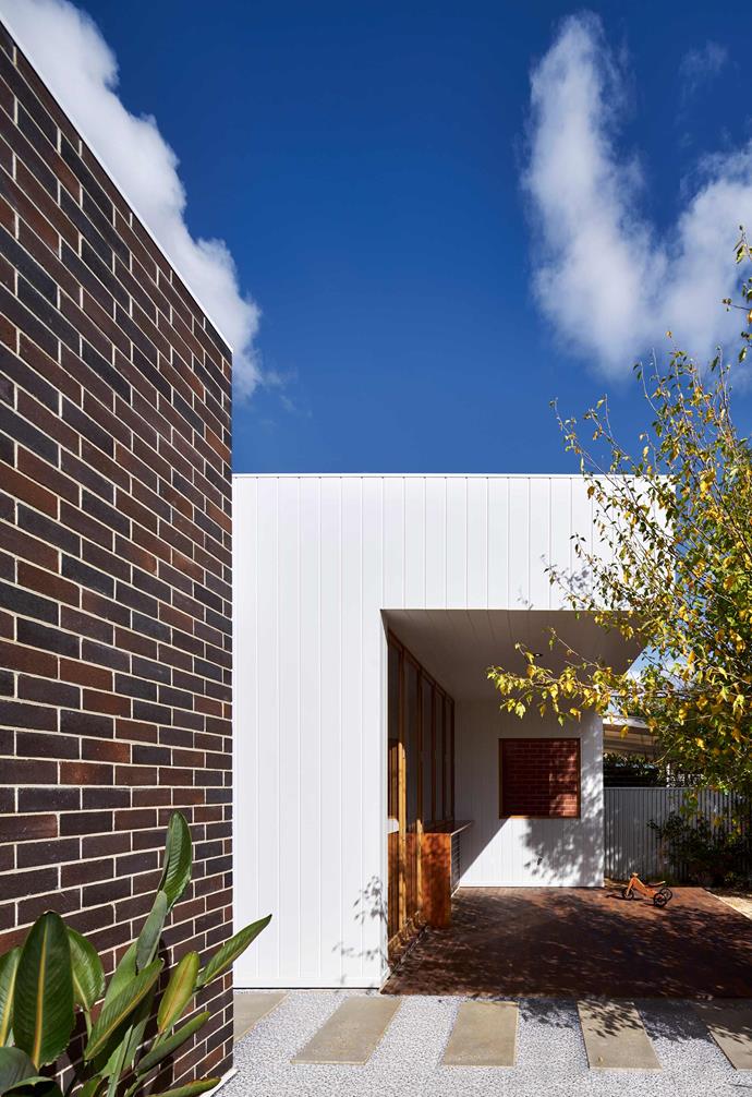 **Bricks** Benjamin Edwards of [Ply Architecture](https://ply.net.au/|target="_blank"|rel="nofollow") advised using low-maintenance dry pressed bricks in Gledswood Blend from [PGH Bricks and Pavers](https://www.pghbricks.com.au/|target="_blank"|rel="nofollow") for this [Adelaide renovation](https://www.homestolove.com.au/a-heritage-workers-cottage-received-a-modern-update-19344|target="_blank"). *Photography: Sam Noonan*.