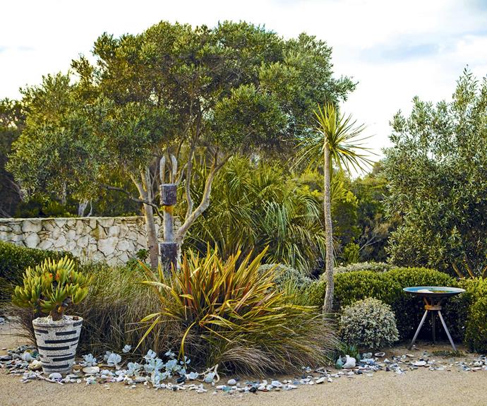 **Front garden** A 'tideline' made up of shells, beach glass and pottery flows through the front of the garden, giving the appearance of having been washed up by the ocean.
