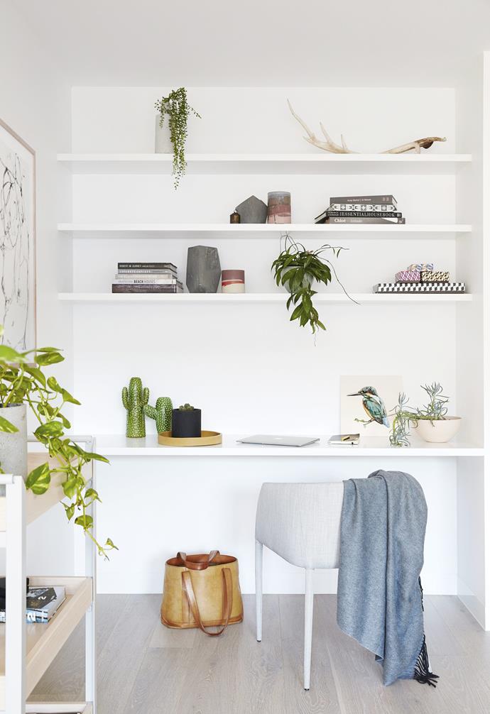 **SPARE NOOK**
<br>
Make the most of the hidden nooks in your home and convert it into a home office space. In this [coastal holiday home](https://www.homestolove.com.au/coastal-holiday-home-19311|target="_blank") this study nook also functions as an extra space for storage and object display.  
<br>
*Photography: Armelle Habib | Styling: Julia Green*