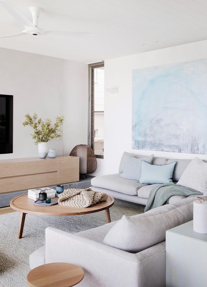 Neutral colours and coastal style go hand in hand. This living room in a [cliffside Sydney home](https://www.homestolove.com.au/cliffside-home-in-sydneys-north-19608|target="_blank") is a case in point. The owners wanted to create an elegant home that was robust enough to withstand daily family life. "It's a neutral, pared-back look, with pops of blue and green," says interior designer Sarah Marriott of [Sarah Jayne Studios](https://sjsinteriordesign.com.au/sjs-interior-design|target="_blank"|rel="nofollow").