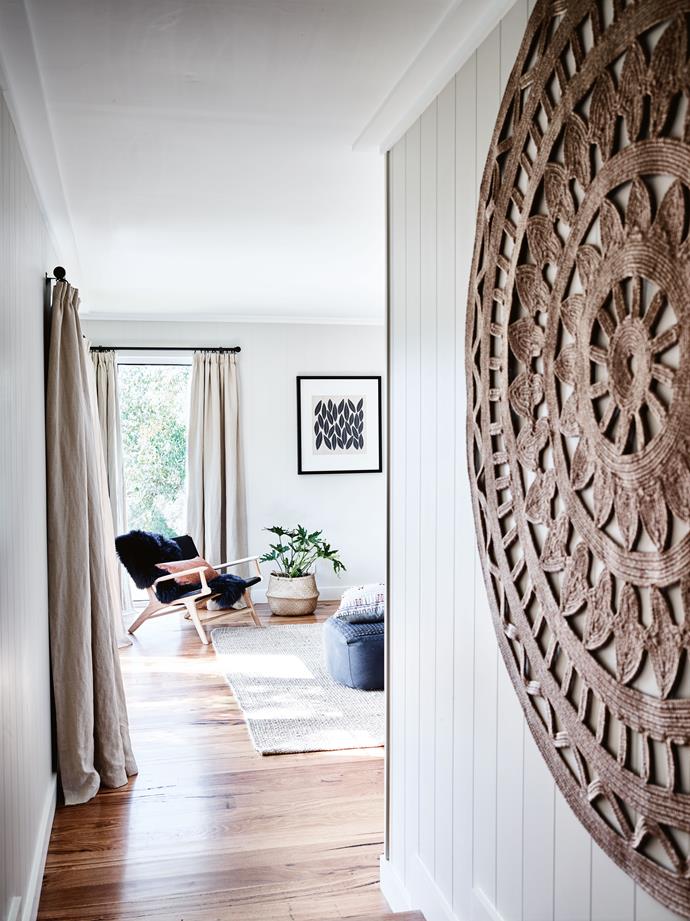 One of the couple's guest suites features a floor rug as a wall hanging. The interior is [painted in Dulux](https://www.homestolove.com.au/dulux-paint-colour-trends-2019-18959|target="_blank") Half Duck and the curtains are from [Linen Shed](https://www.linenshed.com.au/|target="_blank"|rel="nofollow").