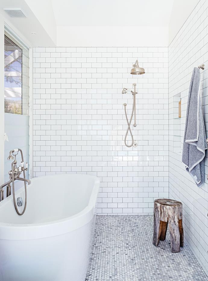 To give the ensuite [bathroom a hotel ambiance](https://www.homestolove.com.au/bathroom-trends-inspired-by-boutique-hotels-19168|target="_blank"), Hannah chose Carrara marble penny rounds for the floor from Academy Tiles. On the walls are subway tiles, with grey grout.