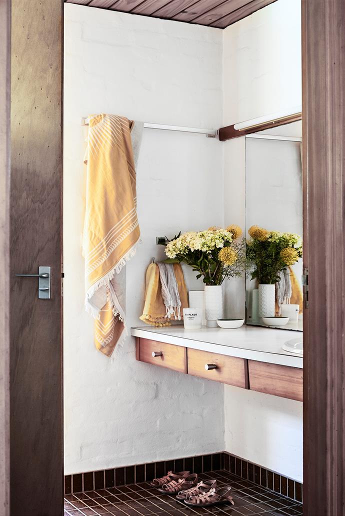 To create continuity, the same materials feature in multiple rooms. For example, klinki pine plywood in the dining area was used in the bathroom vanity. A towel from The Beach People hangs on the wall, and the Kaiser porcelain vases are often filled with flowers from the garden.