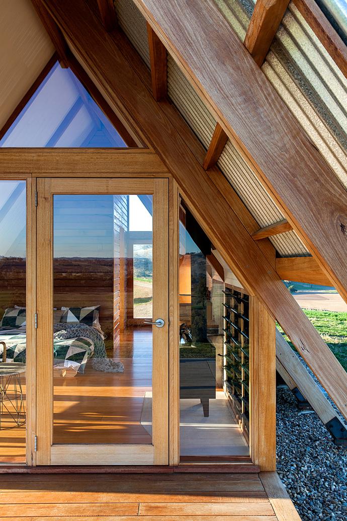 Floor-to-ceiling windows on almost every side of the cabin ensure the structure maintains its connection to the landscape. *Photo: [Kimo Estate](http://www.kimoestate.com/|target="_blank"|rel="nofollow").*