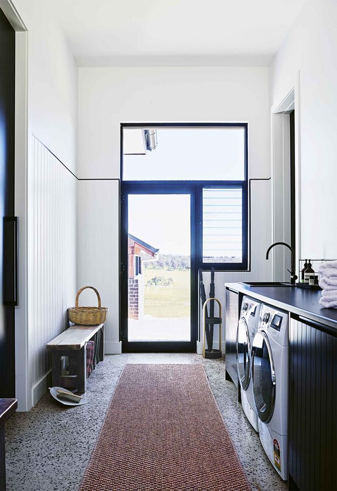 >> Step inside [a cosy country farmhouse with modern interiors](https://www.homestolove.com.au/country-farmhouse-17468|target="_blank").