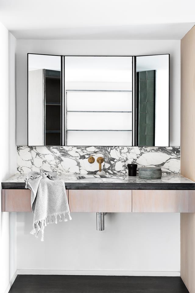 Arabescato marble makes a striking feature of the vanity splashback and bench. Ha custom-designed the mirror in mild steel with integrated LED lighting.