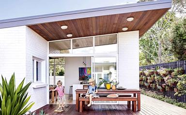 A weatherboard house was given a retro mid-century modern revamp