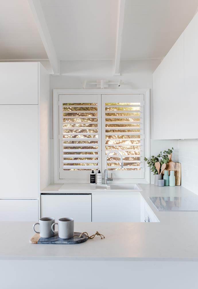 In the kitchen space of this [revamped Jindabyne apartment](https://www.homestolove.com.au/explore-this-elegant-renovated-ski-retreat-in-jindabyne-7068|target="_blank") a plantation shutter window capitalises on stunning local views.<br><br>