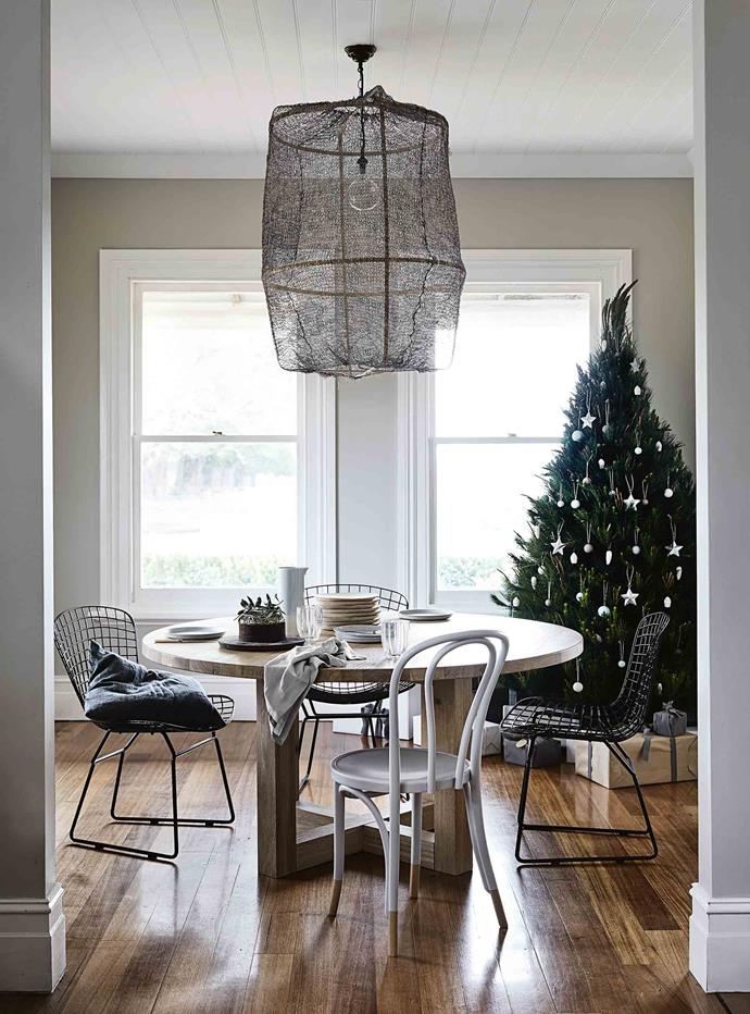 [Aura Home](https://www.aurahome.com.au/|target="_blank"|rel="nofollow") founder Tracie Ellis opts for natural textures, fresh foliage and a muted colour palette to decorate her [Kyneton home at Christmas time](https://www.homestolove.com.au/aura-tracie-ellis-home-12138|target="_blank"). The overall effect is a calming, relaxed atmosphere ready for an evening of food and catch ups. Preparing delicious food for a house full of family and friends is one of Tracie's favourite things, so it's important that decorations play a support, rather than starring role.
