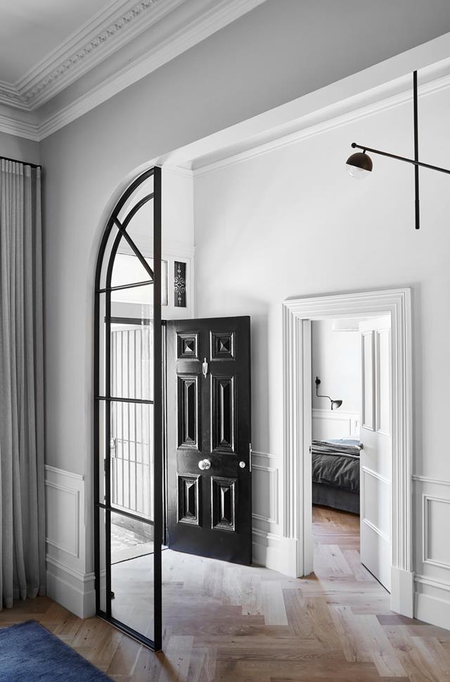 A harmonious fusion of Japanese, contemporary and Victorian influences instils a sense of effortless calm within [this home](https://www.homestolove.com.au/updated-victorian-home-with-japanese-influences-20551|target="_blank") that was updated by Mim Design. New steel-rimmed glazing panels offer a nod to traditional Japanese shoji screens.