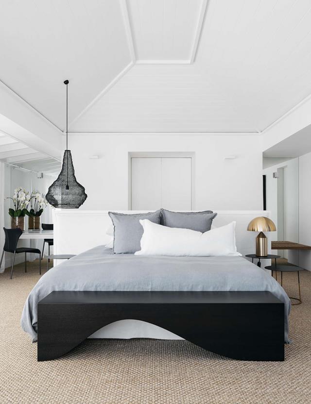 Pamela Makin designed the colour palette of this [coastal home](https://www.homestolove.com.au/preview/beachside-home-in-sydney-inspired-by-its-location-20012|target="_blank") around the surrounding landscape. The master bedroom references the beach and ocean surrounds with pastel marine linens, textured carpet and net-like pendant.