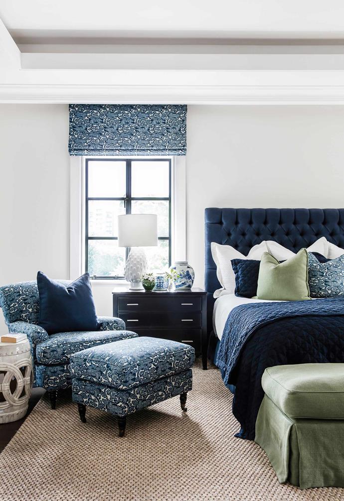 While some stylists will swear up and down that blue and green should never be seen, the stunning [Sydney home of interior designer Lynda Kerry](https://www.homestolove.com.au/refined-sydney-family-home-by-lynda-kerry-interior-design-5383|target="_blank") proves the old adage wrong. A mix of vivid blue shades are accentuated with white walls, a woven rug, and pops of sage green in this relaxed bedroom space. 