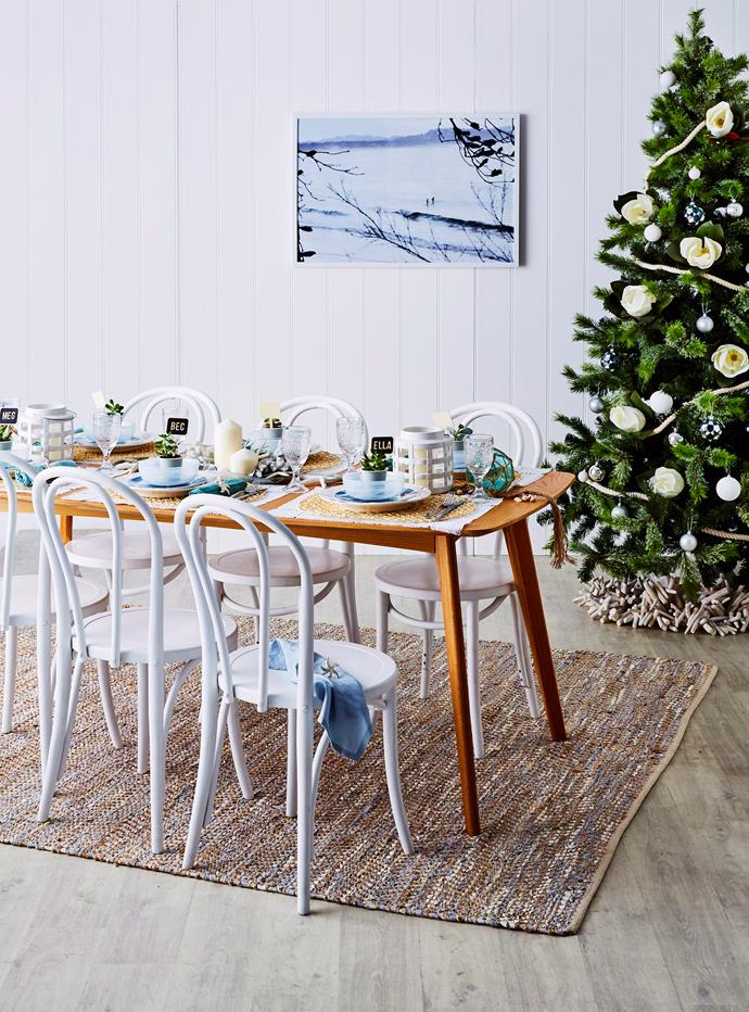 Considering Christmas falls in summer and so many of us spend our holidays by the beach, a coastal theme is a favourite for many Australians. An ocean-inspired palette paired with natural textures and festive foliage and decor will give your Christmas table a relaxed, summertime vibe.