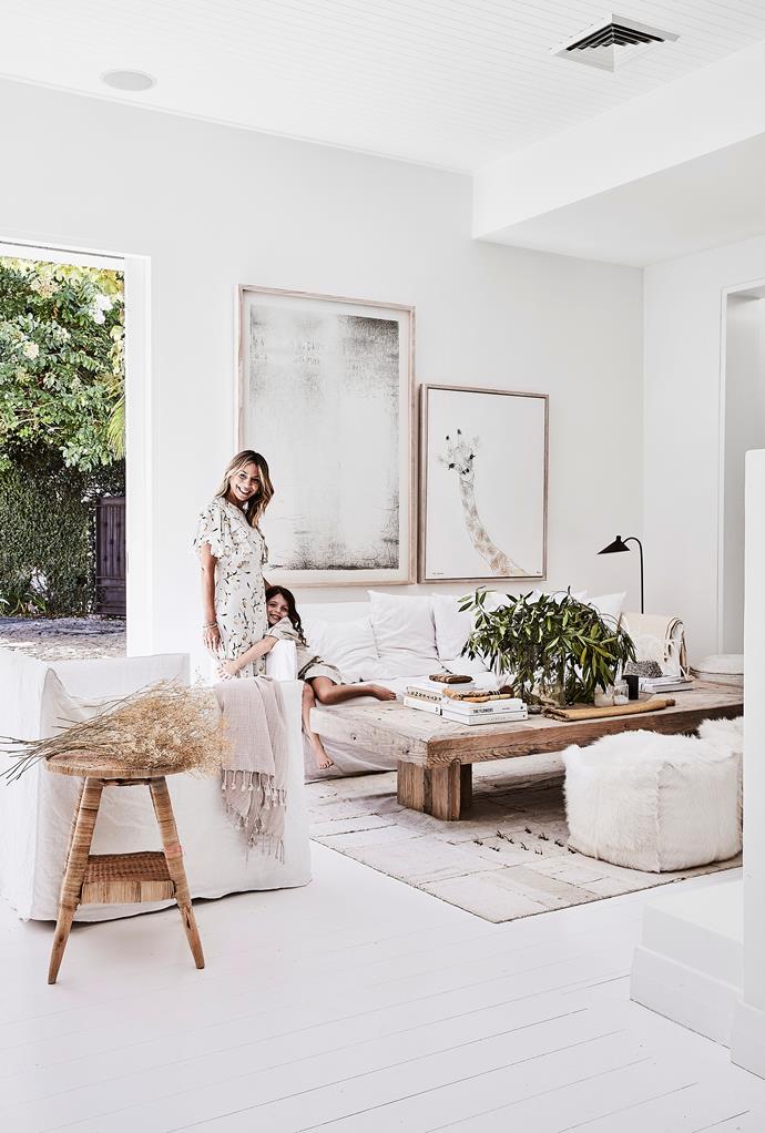 Crushed white slipcovered sofas, a timber coffee table and [natural accessories](https://www.homestolove.com.au/natural-homewares-12721|target="_blank") certainly create that vacation vibe.