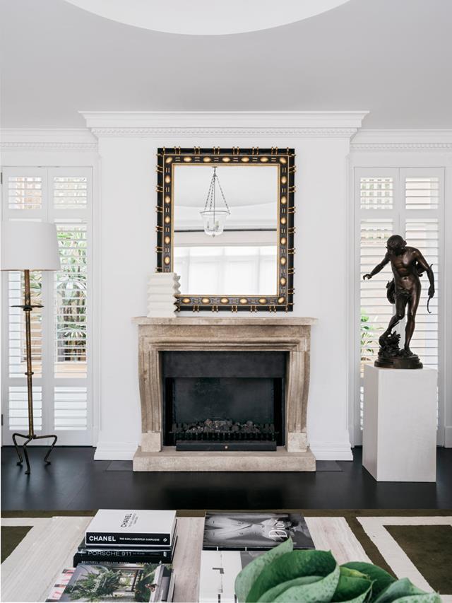 A deft blend of custom-made, contemporary and antique pieces creates a unique ambience in this classic [Sydney home](https://www.homestolove.com.au/a-classic-sydney-home-decorated-with-contemporary-and-antique-pieces-20209|target="_blank") revamped by Phoebe Nicol. The statue is an inherited family piece that stands proudly on a custom-made plinth.