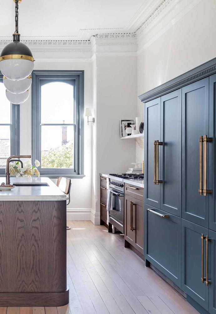 **Kitchen** Blue kitchen cabinetry pairs beautifully with the painted window trim. Above the island are Thomas O'Brien 'Hicks' antique-brass pendant lights from [The Montauk Lighting Co](https://www.montauklightingco.com/|target="_blank"|rel="nofollow").