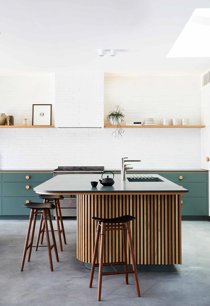 The use of timber in finishes throughout [this Byron Bay kitchen](|target="_blank") brings together all of the elements - door hardware, open shelving and timber battens on the kitchen island.