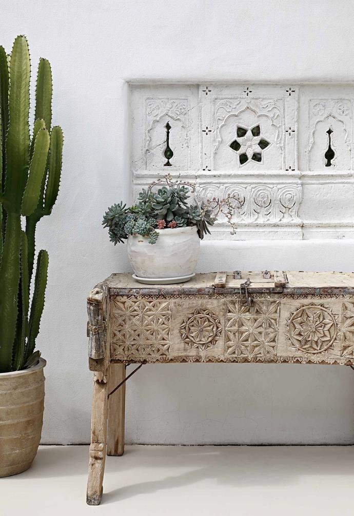 **Entry** "My style can be summarised as a love of white, with global influences and a passion for natural materials," says Karmin. Console and wall panels from [Alabaster Trader](https://www.alabastertrader.com/|target="_blank"|rel="nofollow").