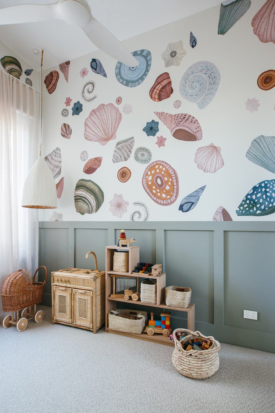 We can't get enough of these removable wall stickers by Farrah's Stone, available at [KK Homewares](https://www.kyalandkara.com/shop/seashell-wall-stickers/|target="_blank"|rel="nofollow")! Use as many or as little stickers as you like and turn a blank wall into a work of art by simply sticking the shells where you like on the wall.
