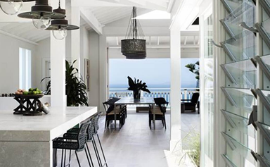 10 modern coastal homes with soothing interiors