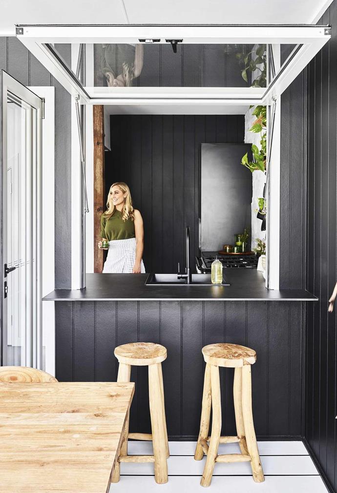 The generous kitchen servery bench in this [chic Queensland pool house](https://www.homestolove.com.au/pool-house-19517|target="_blank") makes this the perfect nook for leisurely conversations, food, and drink. 