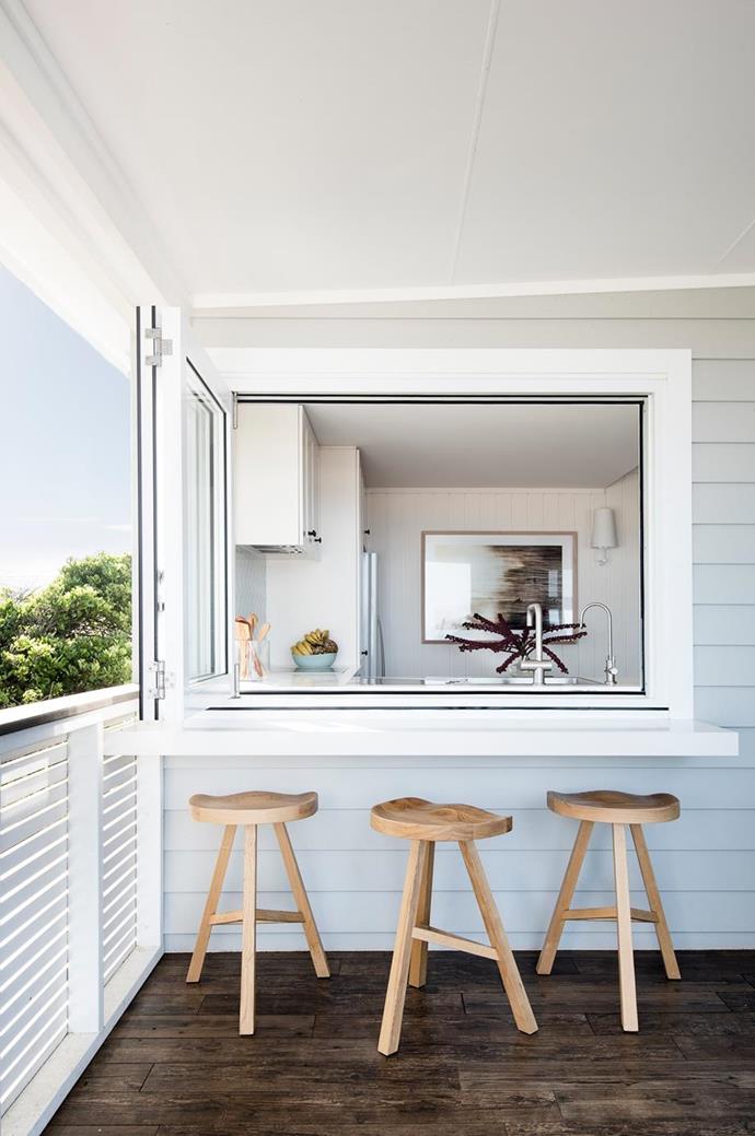 The kitchen servery in this [holiday home on the NSW Central Coast](https://www.homestolove.com.au/holiday-home-nsw-central-coast-12296|target="_blank") with ocean views is the perfect breakfast spot.