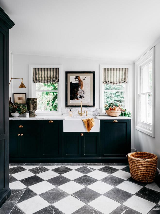 Opting for a regal and luxurious look in his [country home, interior stylist Steve Cordony](https://www.homestolove.com.au/steve-cordonys-luxe-country-kitchen-at-rosedale-farm-21256|target="_blank") chose the classic shaker style look for his kitchen cabinetry, painted in Black Cockatoo from Porter's Paints. The brass door pulls up the sophisticated glamour. 