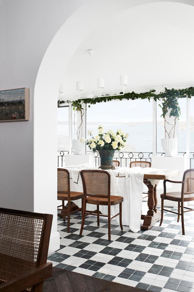Tasked with designing a warm, [welcoming home](https://www.homestolove.com.au/harbourside-apartment-with-mediterranean-inspired-interiors-21624|target="_blank") to suit her downsizing parents who love to entertain, Lucy Montgomery channelled a Mediterranean ambience that fits perfectly into the harbourside setting. A custom lightfitting by Anna Charlesworth is suspended above an antique French oak dining table paired with vintage Thonet dining chairs.