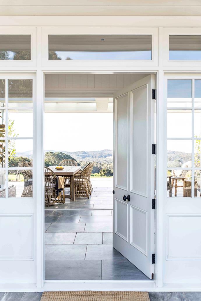 While traditional country homes are filled with eclectic homewares and clashing floral prints, contemporary country homes tend to be pared-back and are monochromatic in colour. In the case of [Louise Keats' fabulous modern farmhouse](https://www.homestolove.com.au/modern-farmhouse-southern-highlands-22012|target="_blank") in the NSW Southern Highlands, this approach works to allow the breathtaking tones of the surrounding landscape to take centre stage.
