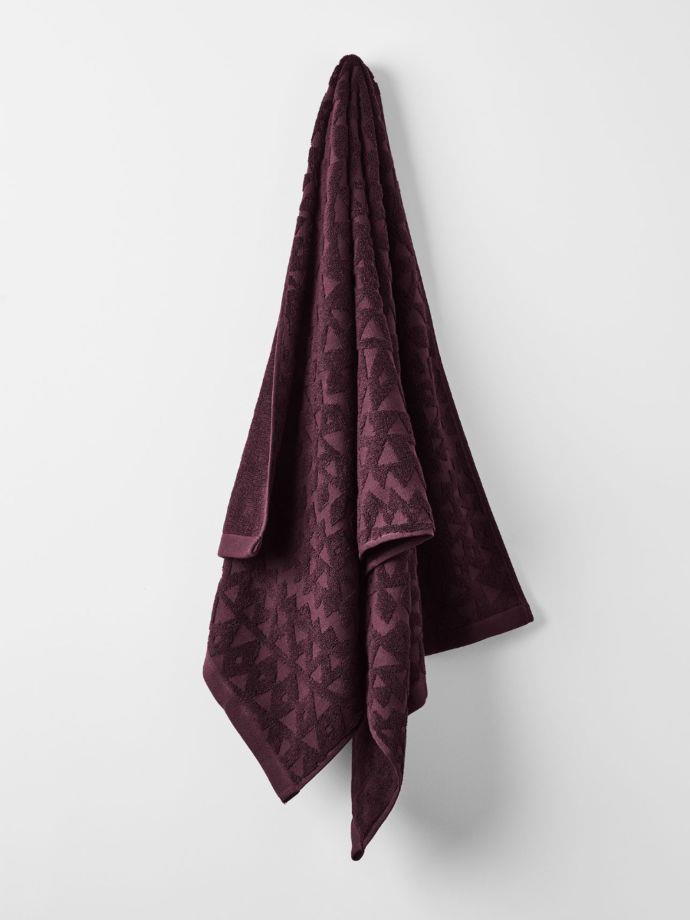 Maya Bath Towel - Fig, $39.95, [Aura Home](https://www.aurahome.com.au/maya-bath-towel-fig|target="_blank"|rel="nofollow")<br>
Aura Home's Maya range draws inspiration from the old and new, combining contemporary living and artisan craftsmanship. The abstract, geometric pattern is woven in pure cotton, making for an ultra-absorbent, soft towel.