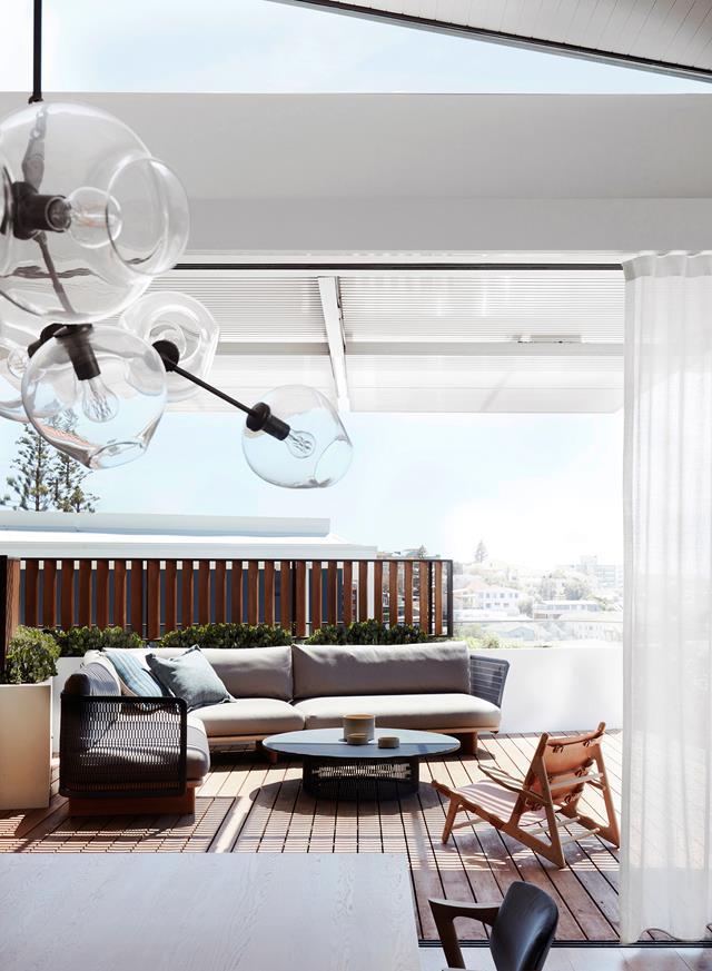 Awash with ocean views this [coastal home](https://www.homestolove.com.au/contemporary-multi-level-coastal-home-22019|target="_blank") in Sydney's east is infused with freshness and warmth which is perfectly suited to its young family occupants. The front terrace is a relaxed and elegant extension of the living area.