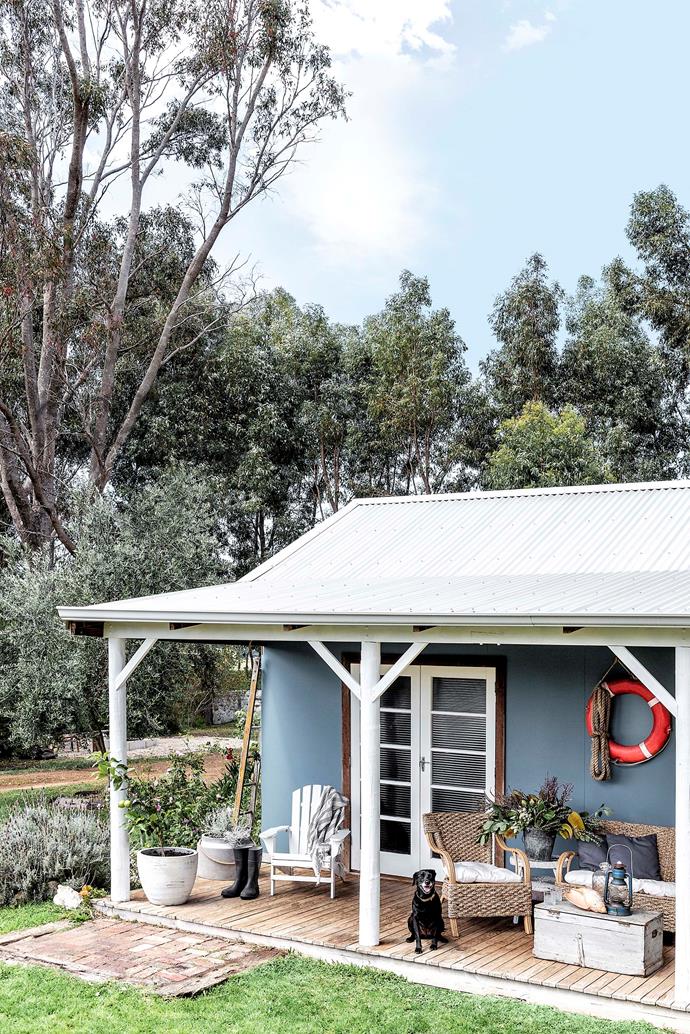 Once rundown and unloved, this [bright blue beach shack](https://www.homestolove.com.au/blue-beach-shack-22169|target="_blank") is today a sacred haven for artist Allira Henderson and her family. "It really was a shack when we moved in. Everything we've done has been done together, bit by bit," she says.