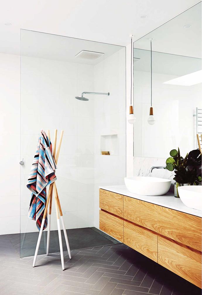 >> [11 tips for making a small bathroom look elegant](https://www.homestolove.com.au/how-to-make-a-small-bathroom-look-elegant-15491|target="_blank").