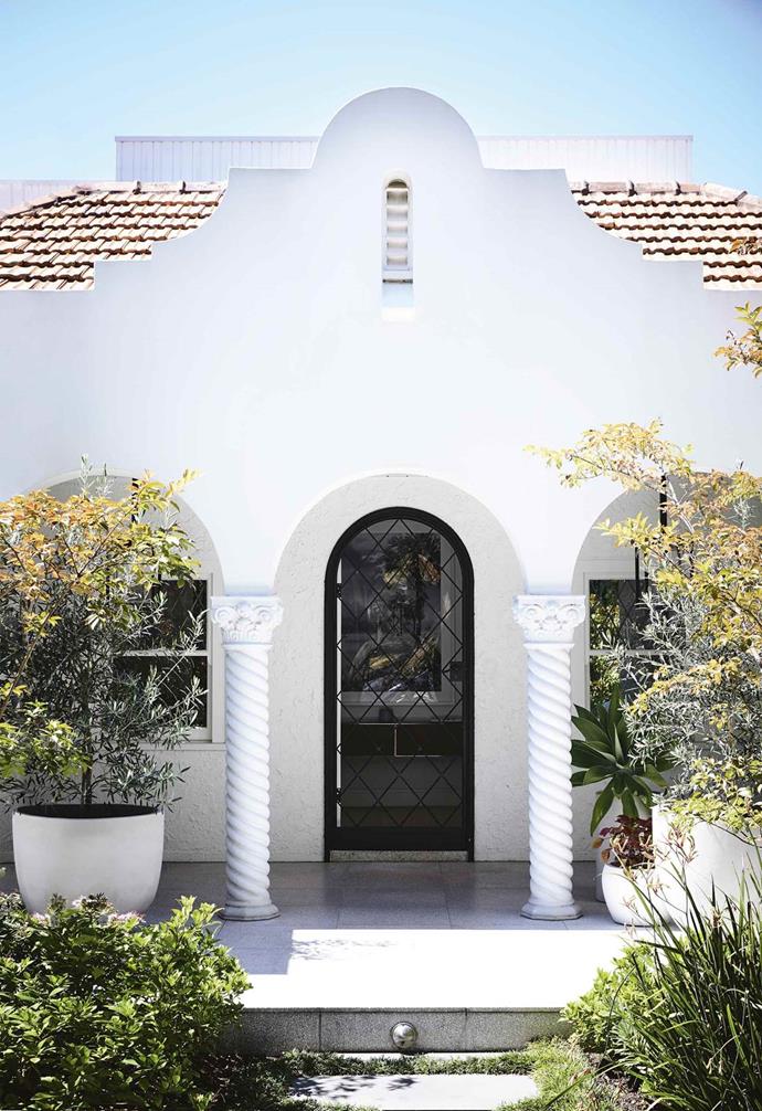 Homeowner Tam saw past the former salmon-pink exterior of this [1930s Spanish Mission-style house](https://www.homestolove.com.au/minimalist-period-house-18410|target="_blank"), which was transformed with paint in Dulux Lexicon Quarter. Matt black detailing as seen on the arched front door adds depth and interest.