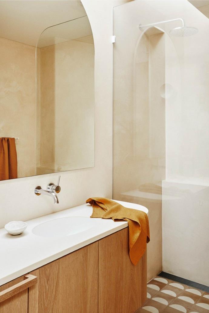 The walls of the bathroom are coated in Venetian plaster, while statement handmade floor tiles echo the rest of the home's [earthy colour palette](https://www.homestolove.com.au/earthy-interior-colour-trend-5325|target="_blank").