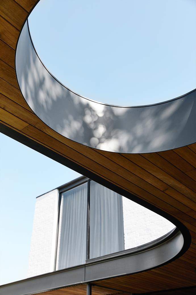 Curves enhance the home's exterior. A round skylight lights the loggia area by day.