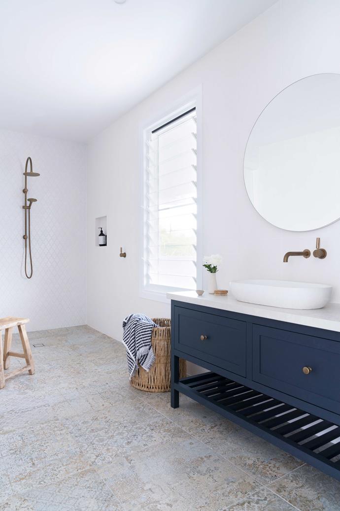 The ensuite features an 'Arc' basin from Concrete Nation with a custom vanity in Dulux Oolong by Smart Joinery.