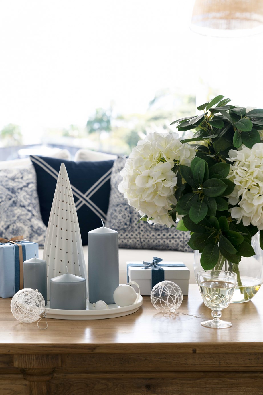 Change up your [Christmas colour palette](https://www.homestolove.com.au/hamptons-christmas-home-23131|target="_blank") each year. 
*Photo: Louise Roche | Story: Home Beautiful*