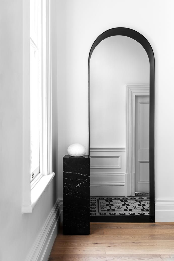 In the entrance to the living and dining room, a plinth in Nero Marquina marble from Multiform displays a sculpture by James Angus.