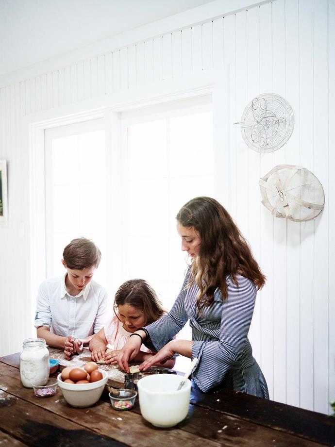Use meal preparation as a chance to get everyone involved, just like this [family from Nether Hill Farm in the Adelaide Hills](https://www.homestolove.com.au/nether-hill-farm-kenton-valley-20940|target="_blank") do. 