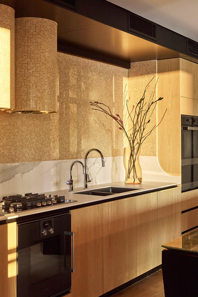 It's a similar story in the kitchen (opposite), where Ceramica Vogue 'Appiani Anthologhia' splashback mosaics from [Classic Ceramics](https://www.classicceramics.com.au/|target="_blank"|rel="nofollow") sparkle in the afternoon light.