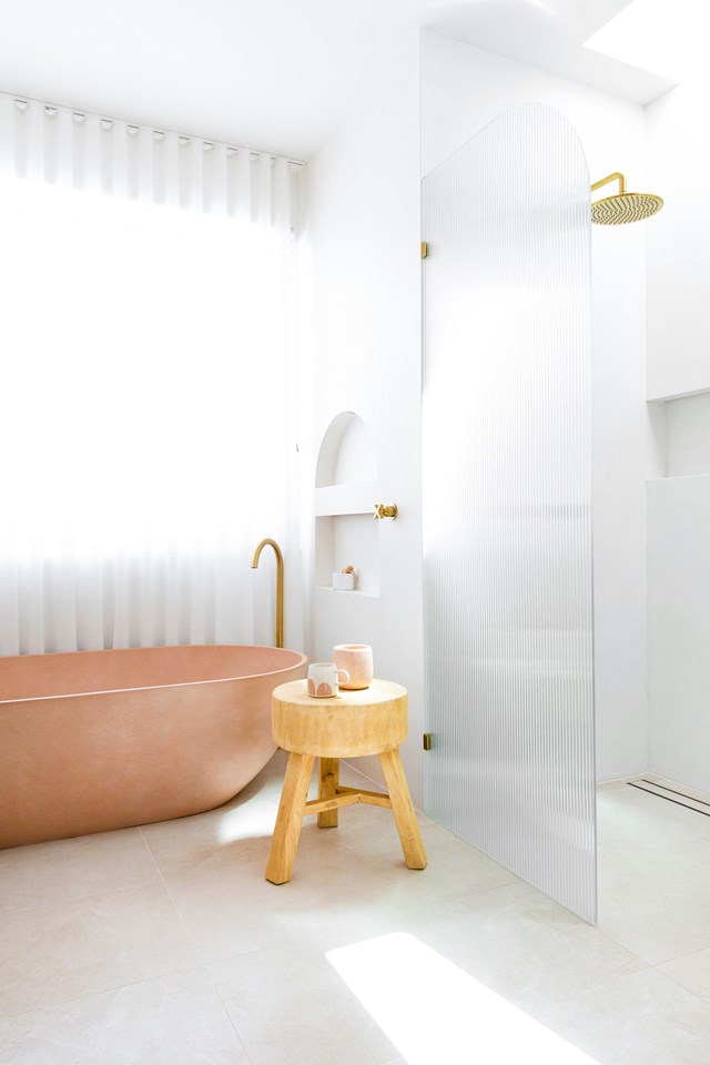 Cool curves in the custom glass shower screen of [this sun-drenched coastal bathroom](https://www.homestolove.com.au/gold-coast-textural-sun-drenched-home-23215|target="_blank").