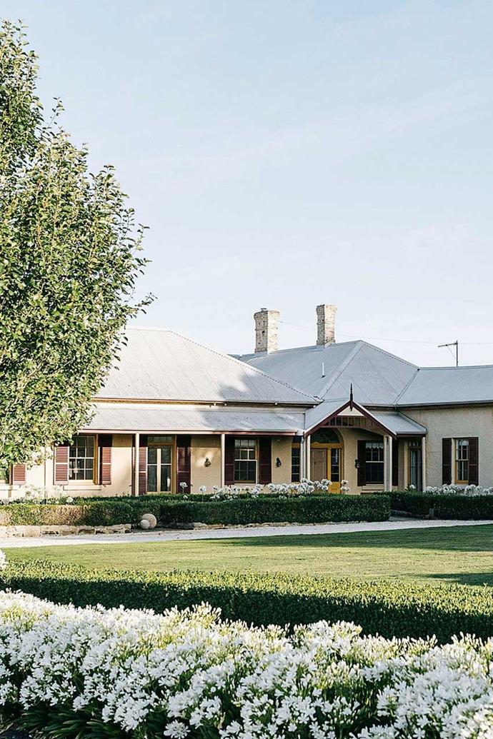 The main homestead in Richmond Hill near Cressy, TAS is surrounded by a [formal garden abounding with lavender](https://www.homestolove.com.au/formal-lavender-garden-22390|target="_blank"), heritage-listed oak trees, hawthorn hedges, salvias and sedums. Today, the property is home to Fiona Moses and her family and  the [regency-era mansion known as The Granary](https://www.booking.com/hotel/au/the-granary.en-gb.html|target="_blank"|rel="nofollow") is available for accommodation.