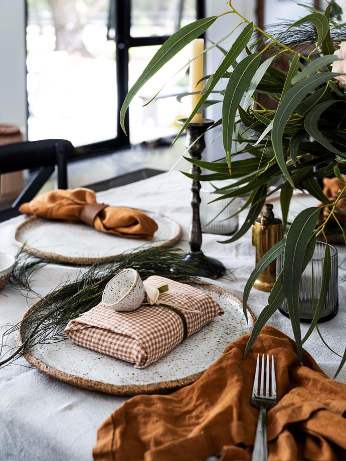 The table is set with [Lisa Peri ceramic plates](https://lisapericeramics.bigcartel.com/|target="_blank"|rel="nofollow") and topped with [Cultiver napkins](https://cultiver.com.au/collections/dining|target="_blank"|rel="nofollow"). The leather napkin tie is by Mind over Manor. 